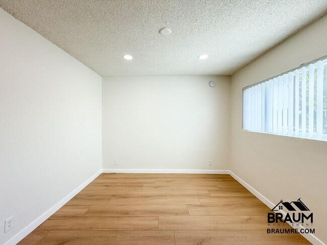 Building Photo - 13115 Oxnard St