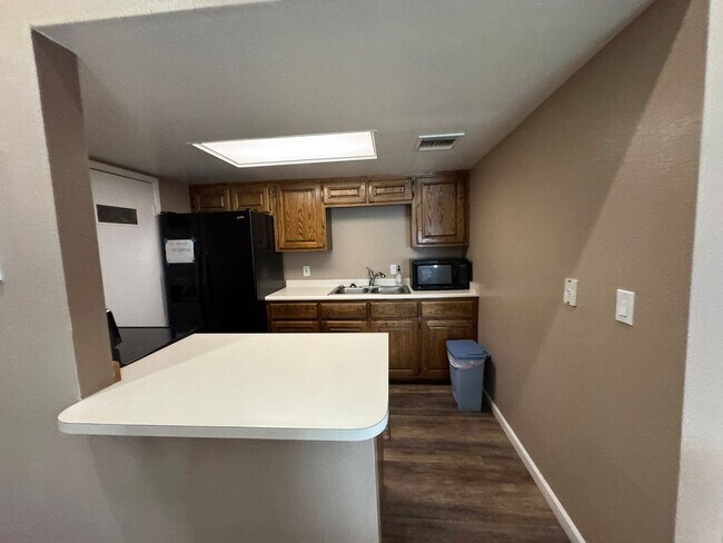 Building Photo - Riverfront 2BR Condo Great Views, Luxury Furnished incl UTILITIES