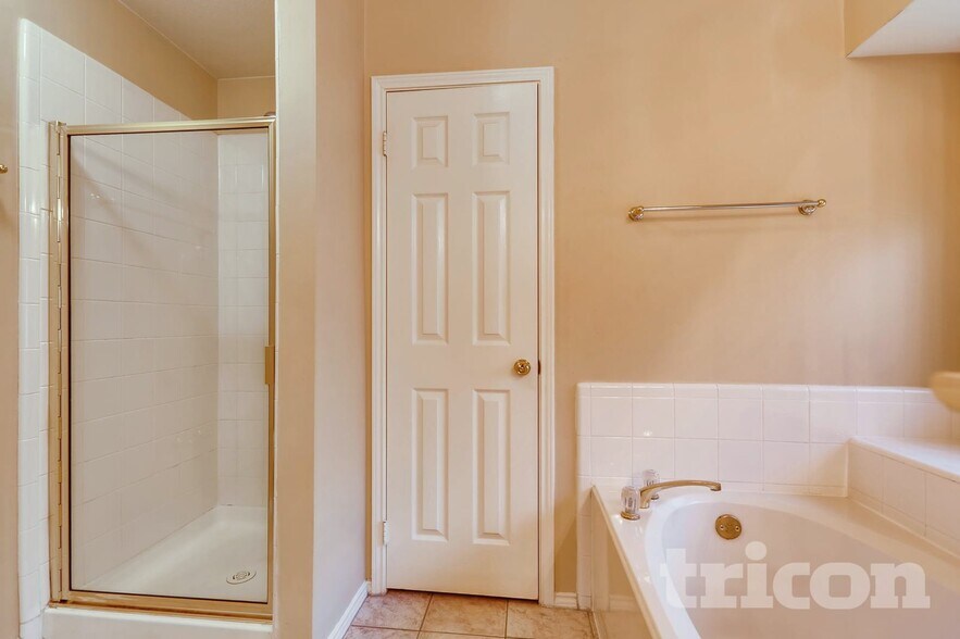 Building Photo - 1801 Pecan View Dr