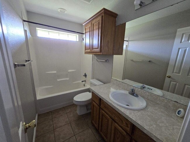 Hallway bathroom - 1185 Greywood Dr