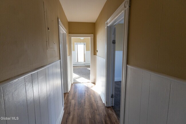 Building Photo - 104 Lawrence St