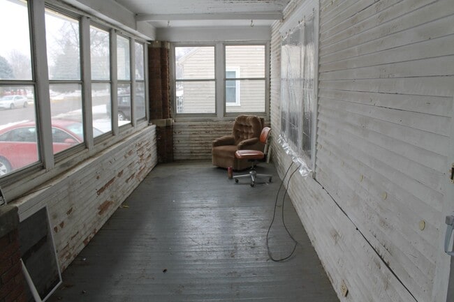 Building Photo - 415 E Clark St