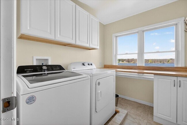 Building Photo - 15 Chase Ln