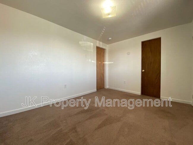Building Photo - 4000 Ella Ave