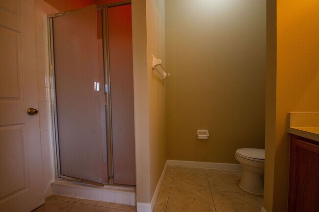 Building Photo - 421 Lockbreeze Dr