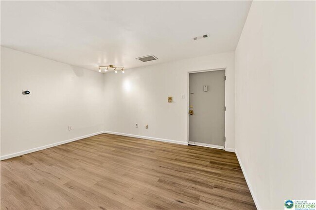 Building Photo - 1575 Creekside Rd