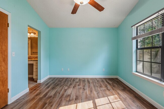 Building Photo - 206 Esmond Ct