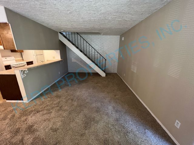 Building Photo - 1416 NE Paropa Ct