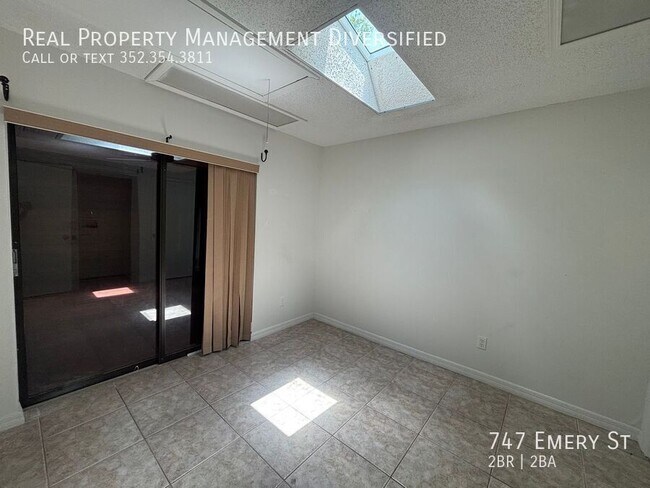 Building Photo - 747 Emery St