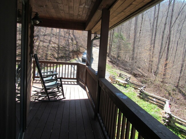 Building Photo - $1,400 - 2 Bedroom / 1 Bath Cabin in Tuckaseegee with Lovely Mountain View