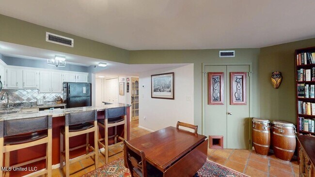 Building Photo - 520 Beach Blvd