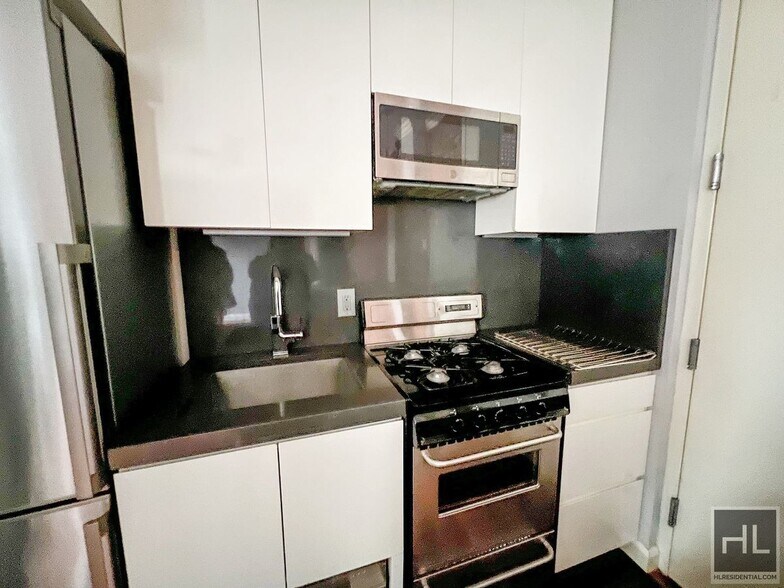 Building Photo - Second Avenue