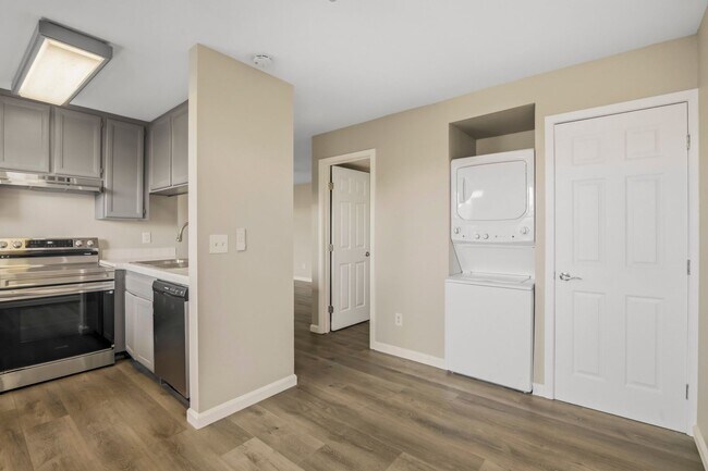 Building Photo - 621 D St