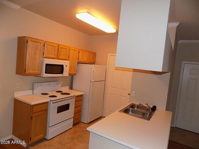 Building Photo - 5401 E Van Buren St