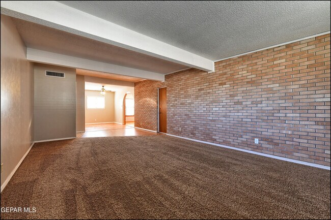 Building Photo - 5108 Paris Ave