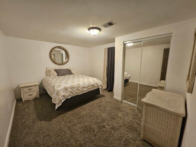 Building Photo - 5713 S Elati Way