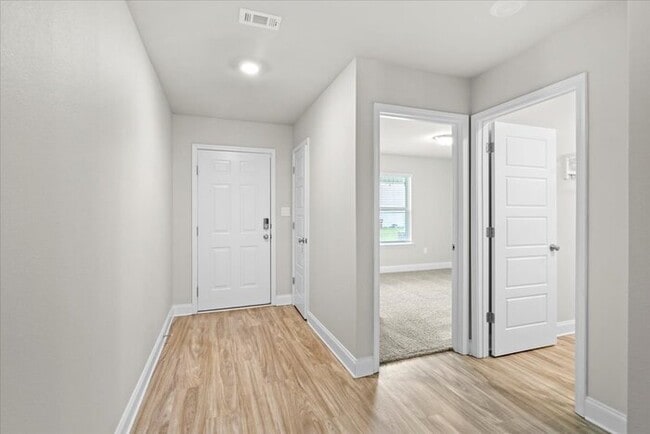 Building Photo - 18401 Elkwood Dr