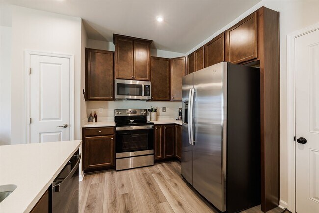 Building Photo - 23 Keuka Ln