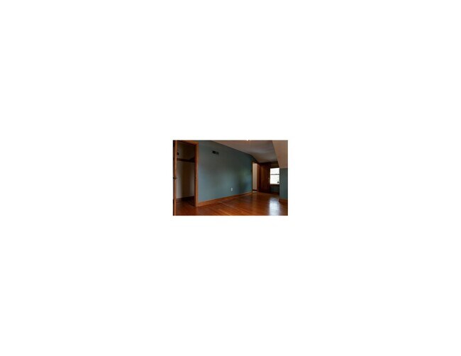 Building Photo - 3 bedroom 1.5 bath, single family close to McCarty Park