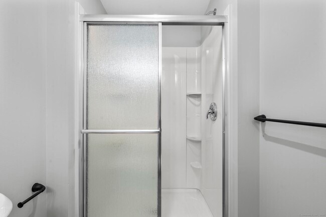 Building Photo - 548 Ferry St