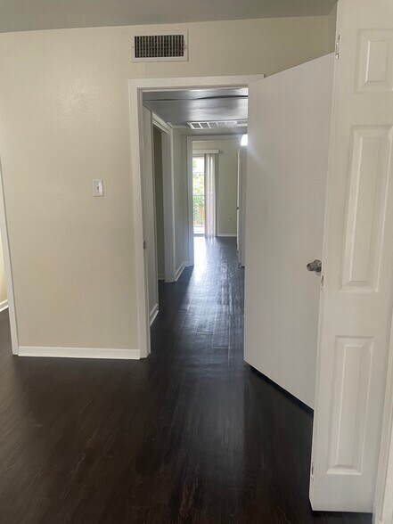 2bed 1.5bath townhome - 675 Wooddale Blvd