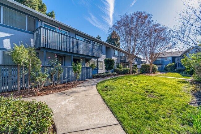 Building Photo - 835 Bing Dr