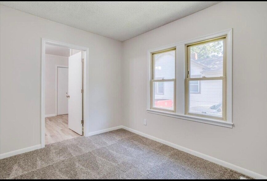 Building Photo - 1422 S Laura Ave