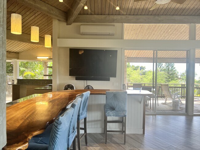 Building Photo - 904 Kupulau Dr