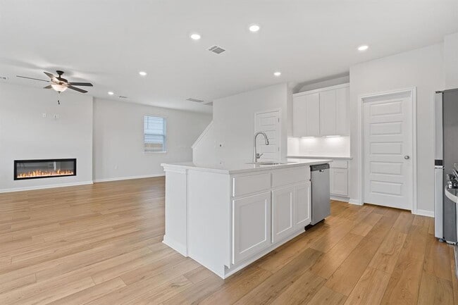 Building Photo - 7916 Andravida Dr