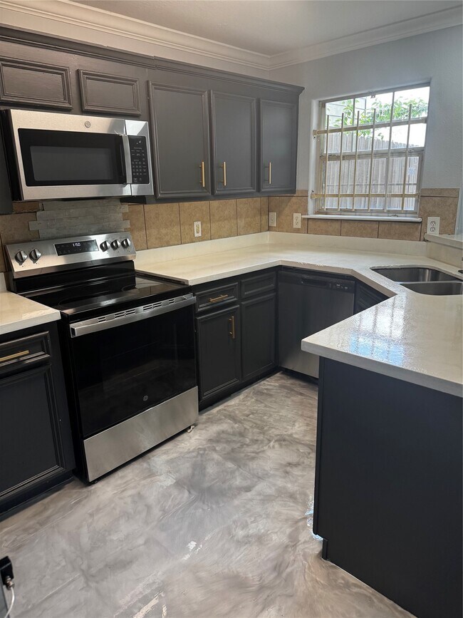 Building Photo - 4640 Knoxville St