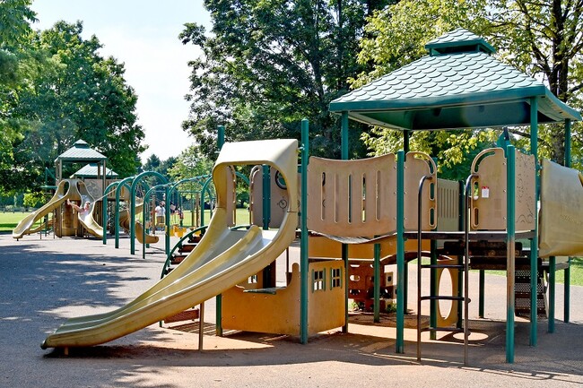 Building Photo - 2012 BethPage Ct