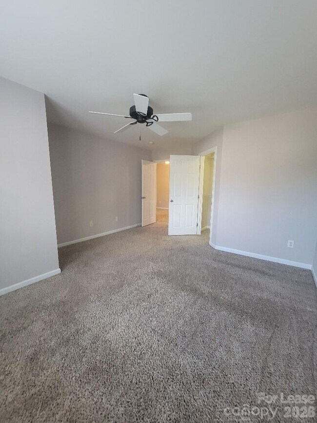 Building Photo - 2339 Whitford Ln