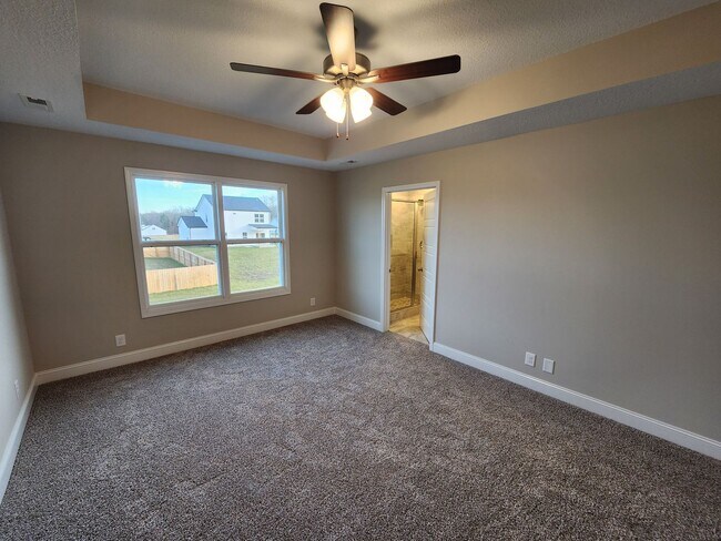 Building Photo - Welcome to Clarksville!