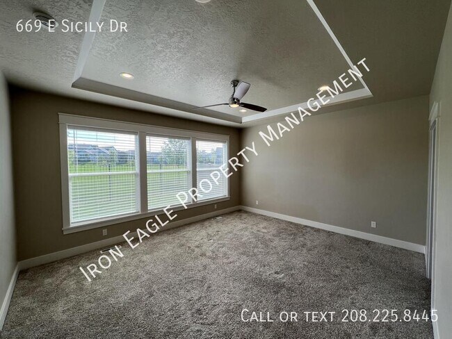 Building Photo - 669 E Sicily Dr