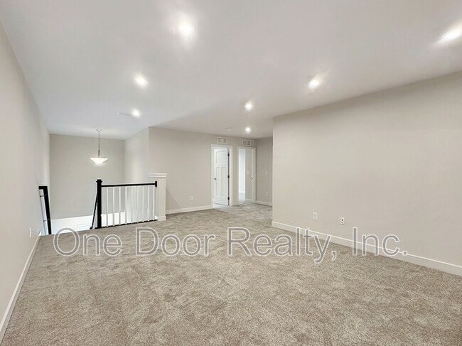 Building Photo - 105 Ironsmith Wy