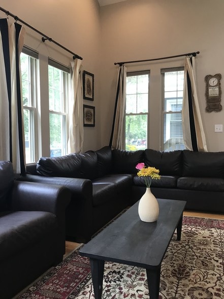 Building Photo - 4545 Lawndale Ave