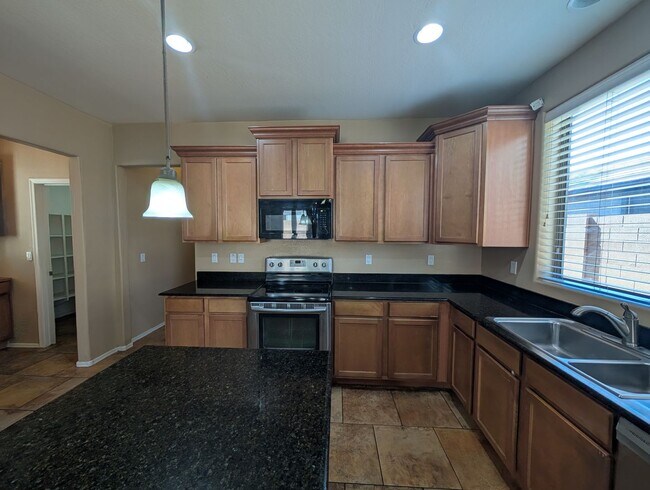 Building Photo - 4 Bedroom 2.5 Bathroom Gate Copper Canyon ...
