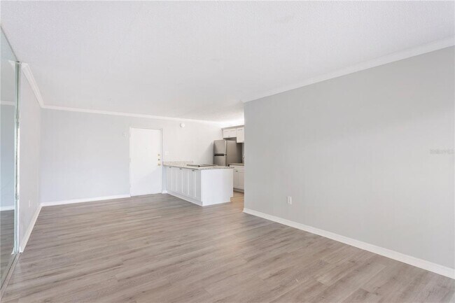 Building Photo - 2302 S Manhattan Ave