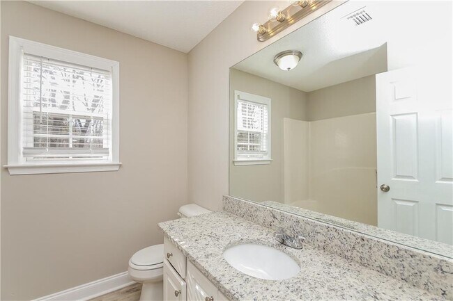 Building Photo - 105 Legend Creek Hollow