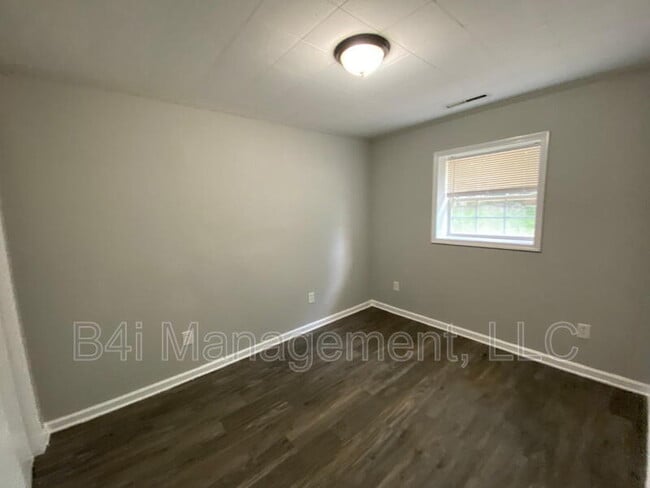 Building Photo - 406 Hill St