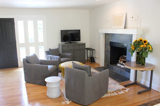 living room - 1077 Valley View St