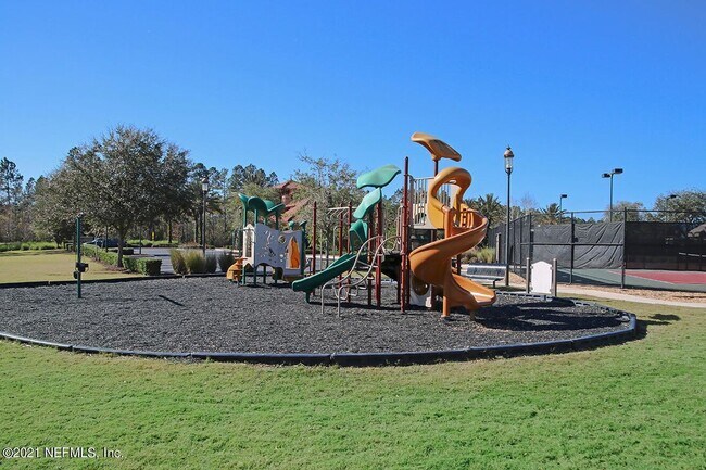 Building Photo - 340 Servia Dr