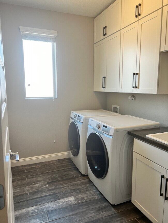 Laundry Room - 6321 Vista del Bosque Dr NW