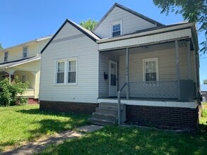 Building Photo - 1924 Maple Ave NE
