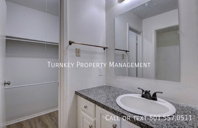 Building Photo - 1704 Garfield Ct