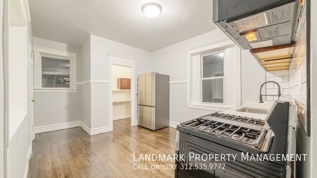 Building Photo - 1843 W 54th St