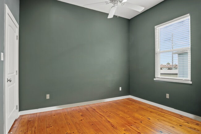 Building Photo - 100 Port Isabel St