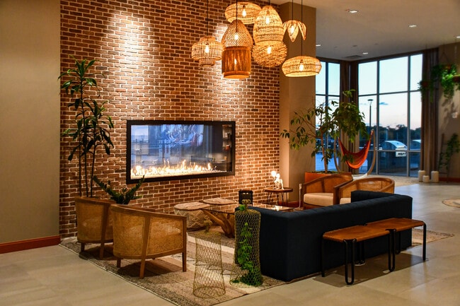 Building Photo - 2 Hbr Pt Rd S