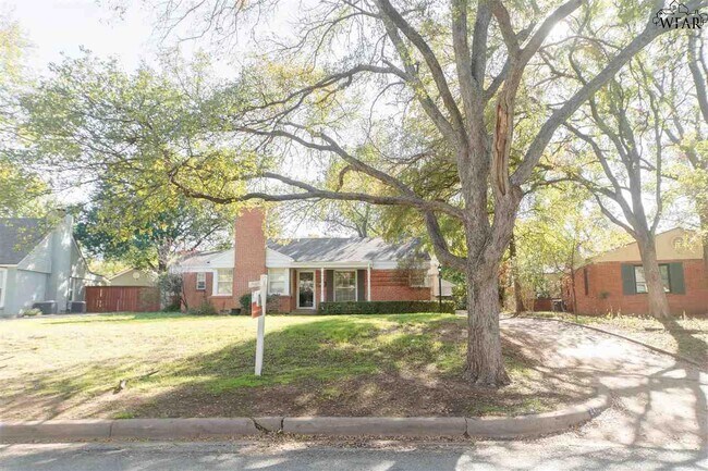 Building Photo - 2415 Ellingham