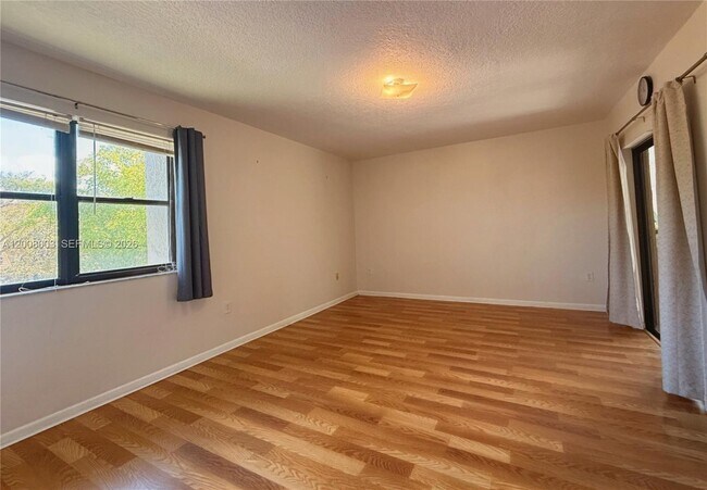 Building Photo - 511 Ives Dairy Rd